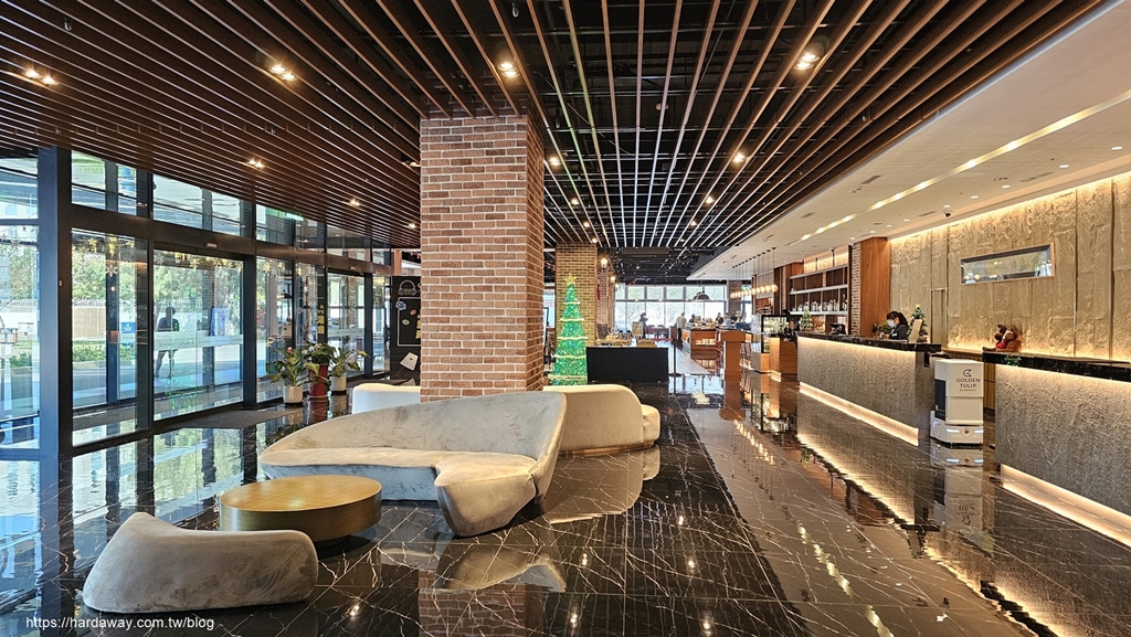 震大金鬱金香酒店